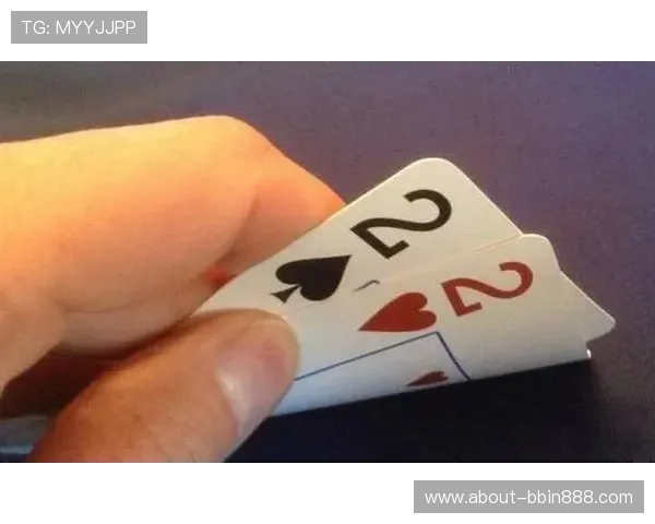 单机德州扑克网页版免费体验全新玩法，轻松掌握策略提升游戏技巧